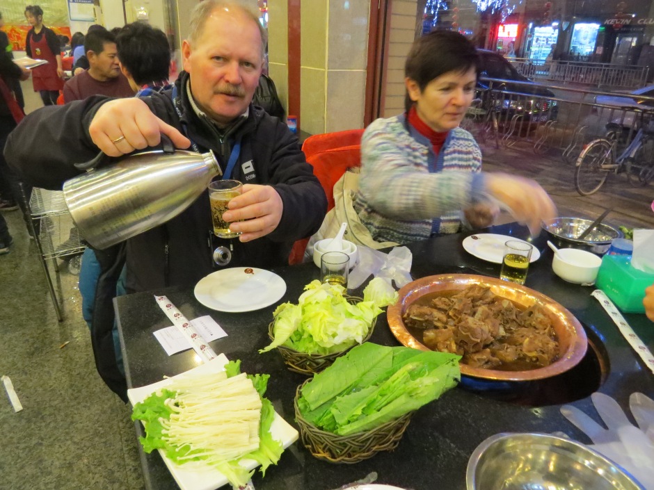 Mongolski hot pot w Pekinie. I zimne piwo z termosu! :)